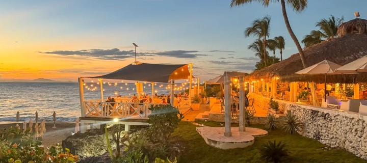 Waterfront Restaurant with ocean view