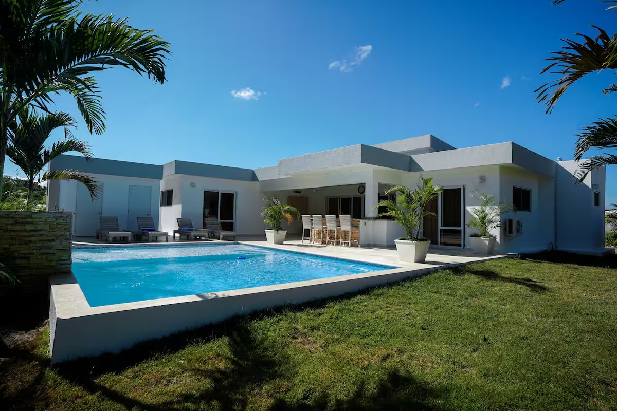 Comfortable 3-Bedroom Villa with Private Pool in Casa Linda, Sosúa