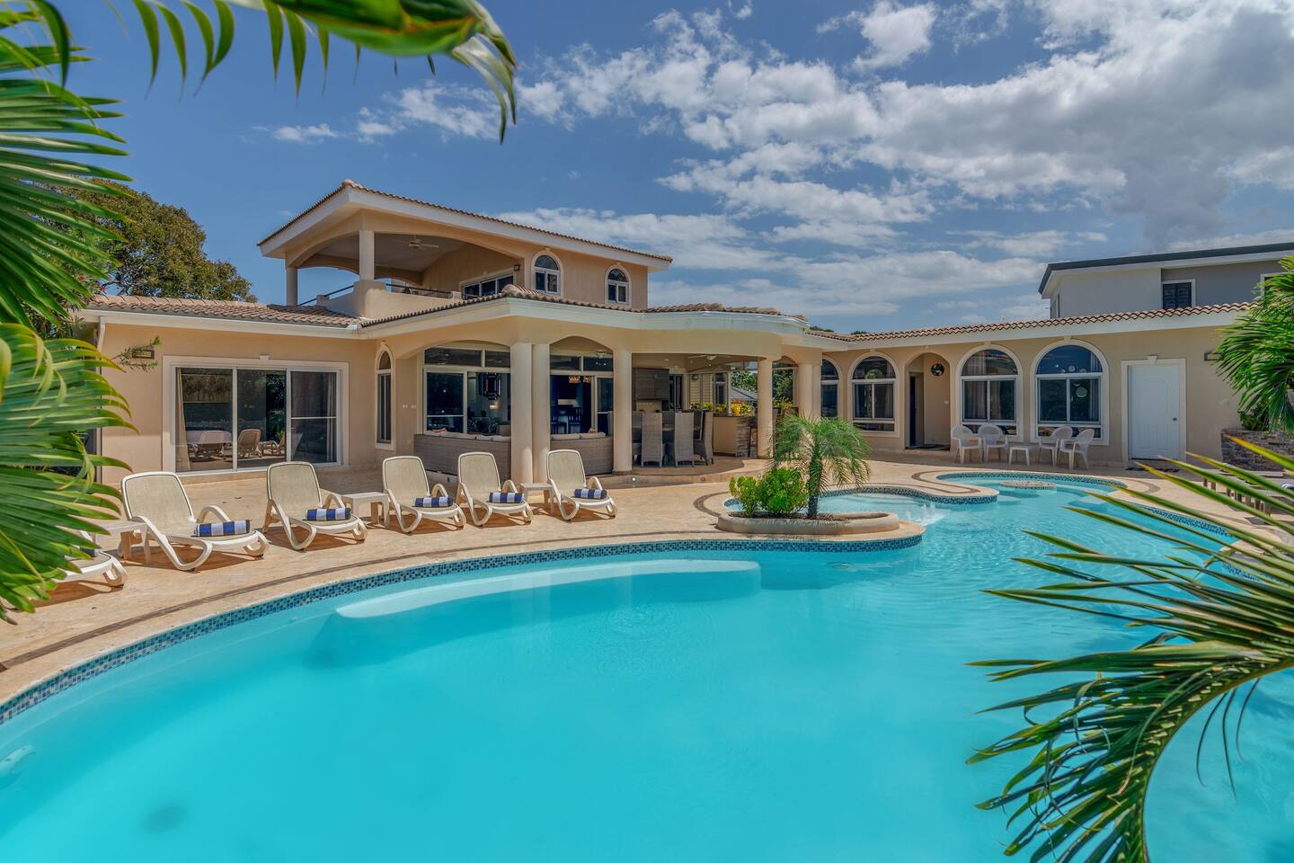 6-Bedroom Vacation Rental with Pool in Sosúa